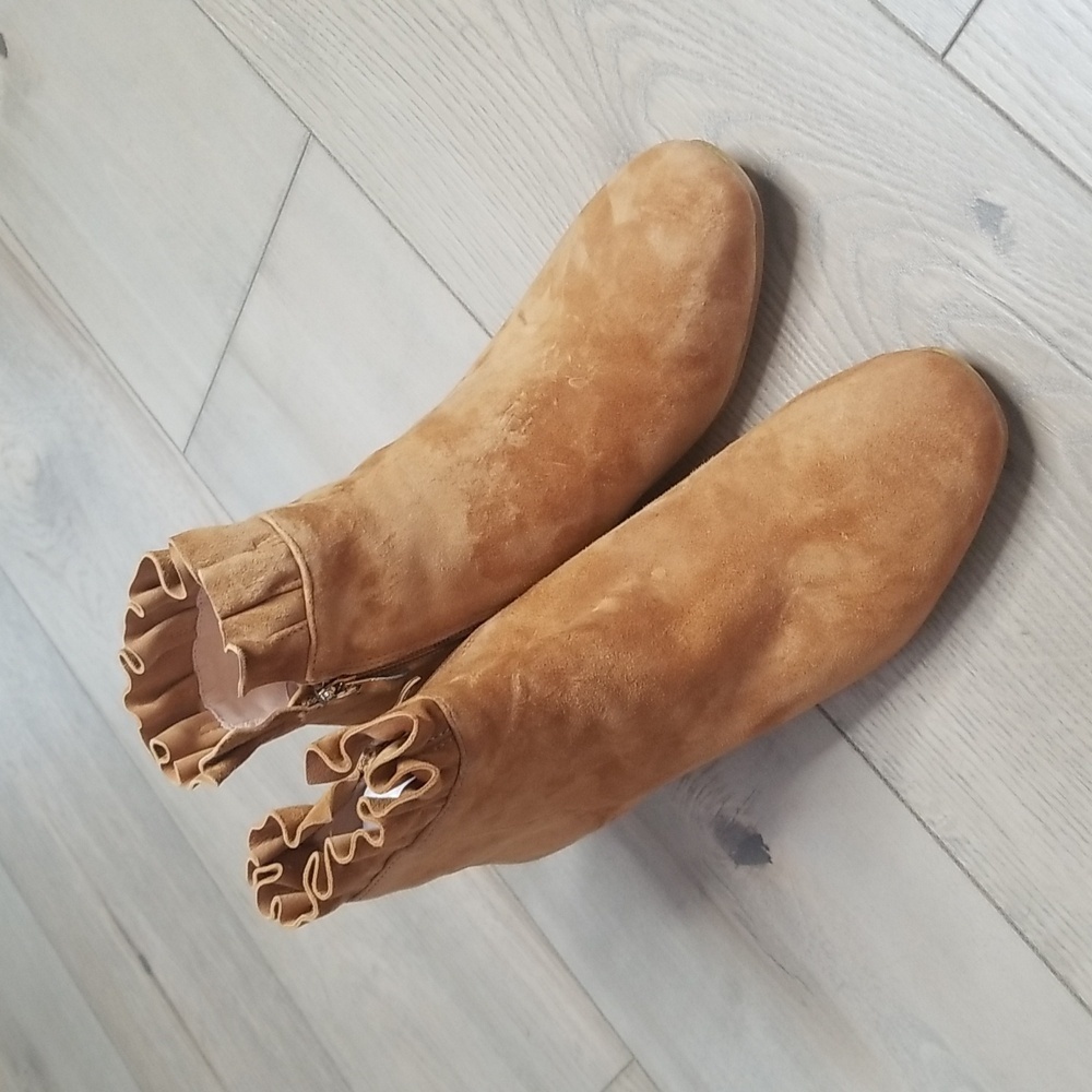 Silent D Women's suede booties with ruffled edge sz 6 mustard - Picture 2 of 11